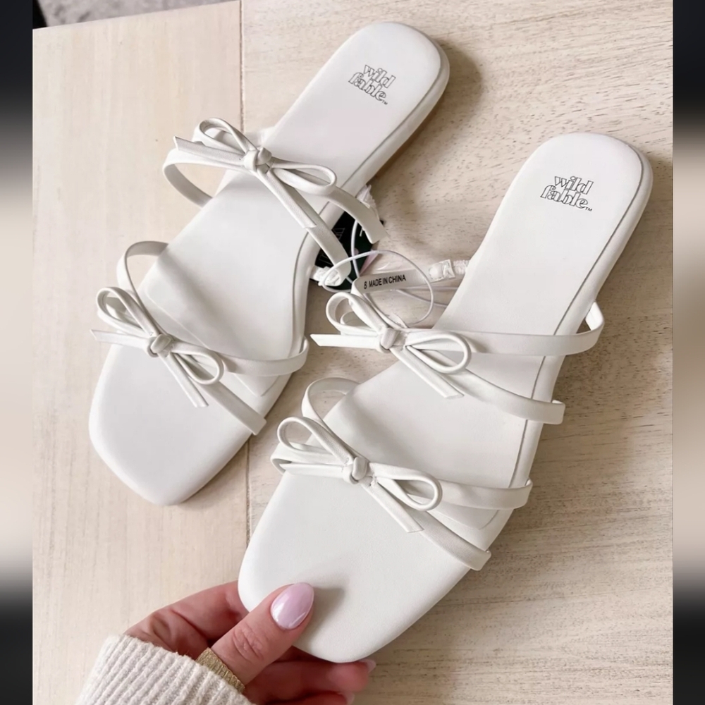 Wild Fable Size 11 White Low Heel Bow Tie Faux Vegan Leather Strap Sandals